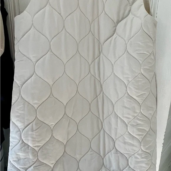 COS Women's long-length quilted cream vest - Picture 3 of 7